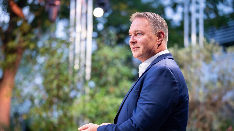 Andreas Babler am Weg zum Sommergespräch