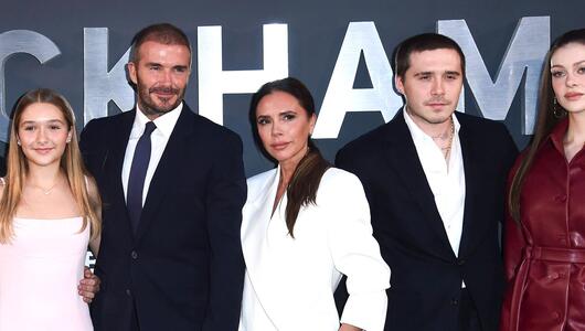 War die Vorzeigefamilie immer nur inszeniert? David Beckham (li.) mit Ehefrau Victoria und Sohn ...