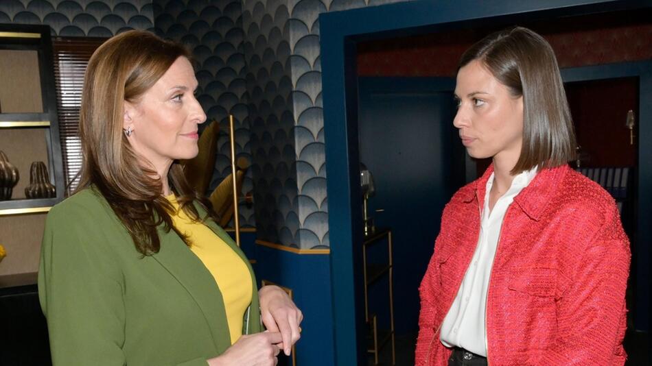 "GZSZ": Katrin (l.) hat den Verdacht, dass Matilda ihren Fragen ausweicht.