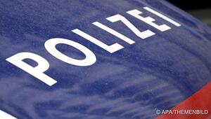 Die Polizei fahndet nach dem Verdächtigen
