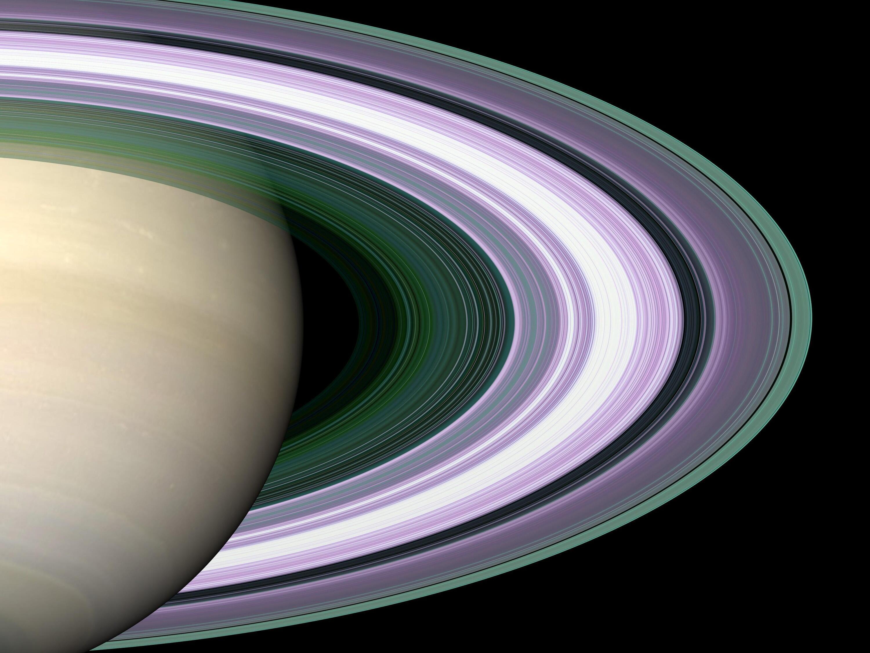 Cassini liefert spektakuläre Aufnahmen von Saturn und seinen Monden