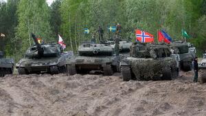 Soldaten mit Kampfpanzern