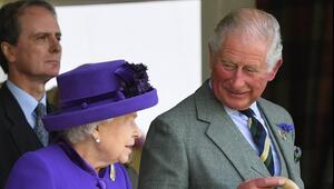 Queen Elizabeth II. und ihr ältester Sohn Charles - hier 2019 bei Highland Games in Schottland.