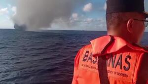 Feuer auf Fähre vor indonesischer Küste 