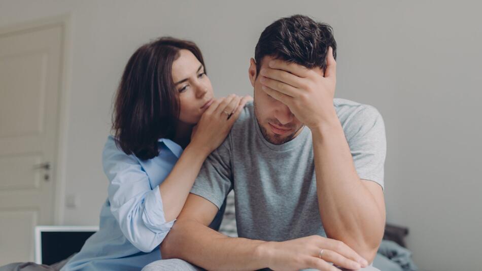 Männer verarbeiten psychische Probleme anders als Frauen.
