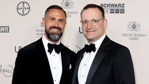 Jens Spahn mit seinem Ehemann Daniel Funke während eines Events in Berlin.