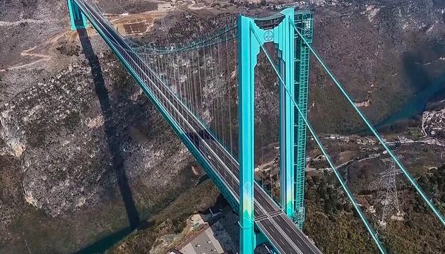 625 Meter über dem Abgrund: Höchste Brücke in China zieht Millionen an