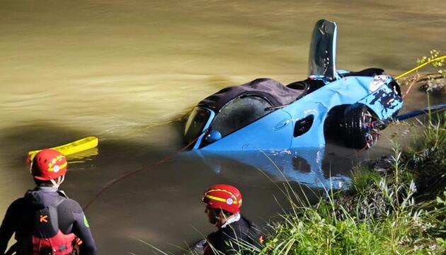 Das Auto wurde aus der Salzach geborgen