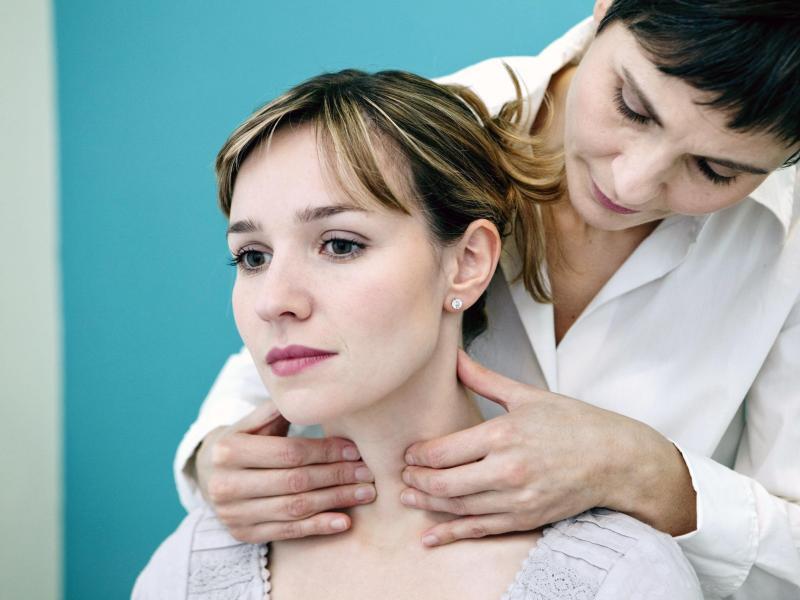 Die Vitamine ins Haar a je einzumassieren