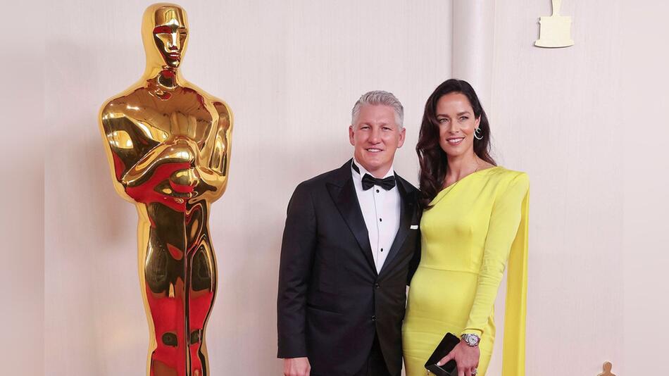 Bastian Schweinsteiger und Ana Ivanović gaben auf dem roten Teppich vor Dolby Theatre in Los ...