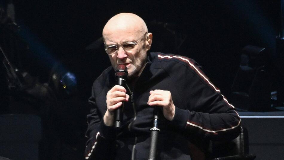 Phil Collins erholt sich laut seinem Sprecher nach einer Knieoperation.