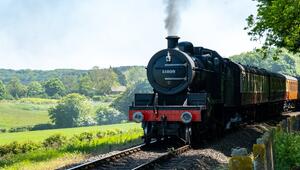 Einer der Züge von North Norfolk Railway an einem sonnigen Tag im Mai.