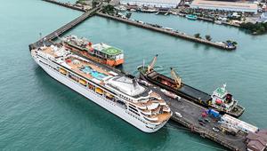 US-Kreuzfahrtschiff in Kambodscha
