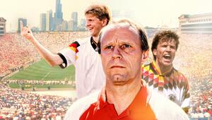 Berti Vogts muss während der WM 1994 zahlreiche Krisen innerhalb der deutschen Mannschaft ...