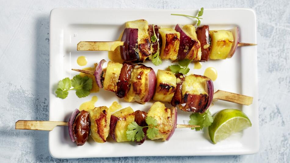 Grillspieß mit Ananas und Huhn