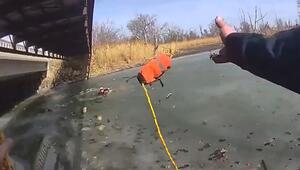 Gezielter Wurf: Polizist zieht Mann mit Leine aus eisigem Wasser