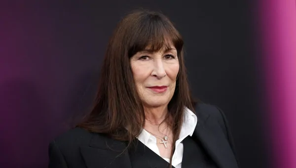 Anjelica Huston
