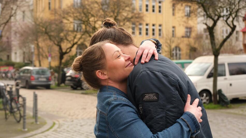 "Unter uns": Nadine und Henry sind glücklich.