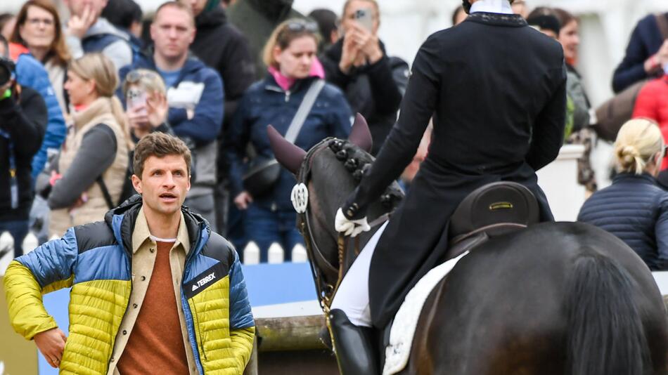 Durch seine Frau Lisa ist der Pferdesport für Thomas Müller mittlerweile mehr als ein Hobby