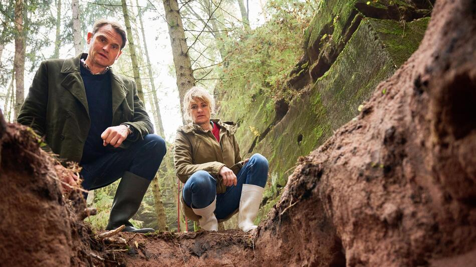 Felix Voss (Fabian Hinrichs, mit Eli Wasserscheid)