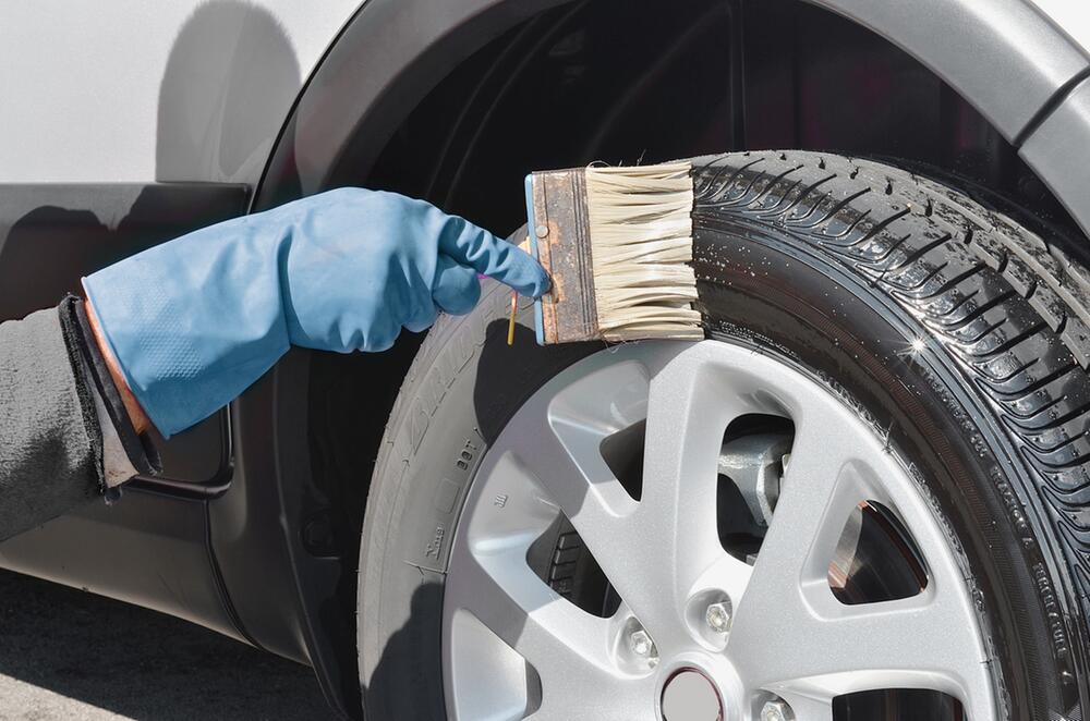 Reinigung und Pflege von Reifen und Felgen