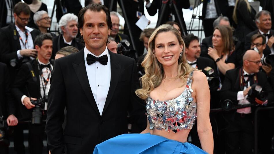 Im Mai 2023 legten Tommy Haas und Sara Foster bei der "Indiana Jones"-Premiere in Cannes einen ...