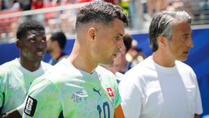 Granit Xhaka (vorne) und Breel Emobolo (l.)