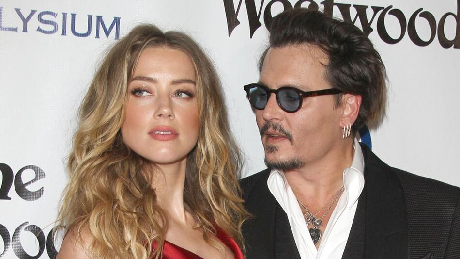 Die Beziehung und der öffentliche Streit von Amber Heard und Johnny Depp machten unzählige ...