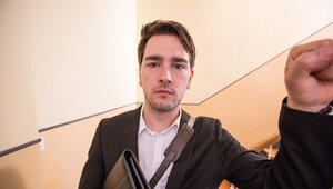 Vertteter klopft an der Tür