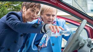 "Kanzlei Liebling Kreuzberg: Ein Meisterstück": Senta Kurzweg (Anja Franke, l.) und Dr. Talia ...