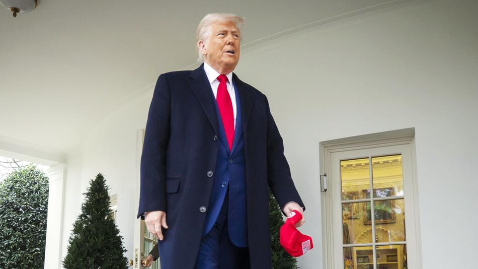Donald Trump vor dem Weißen Haus