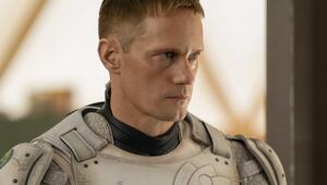 Alexander Skarsgård in seiner Rolle als geschlechtsloser "Murderbot".