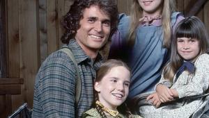 Melissa Gilbert im Arm von Michael Landon in ihren "Unsere kleine Farm"-Rollen.