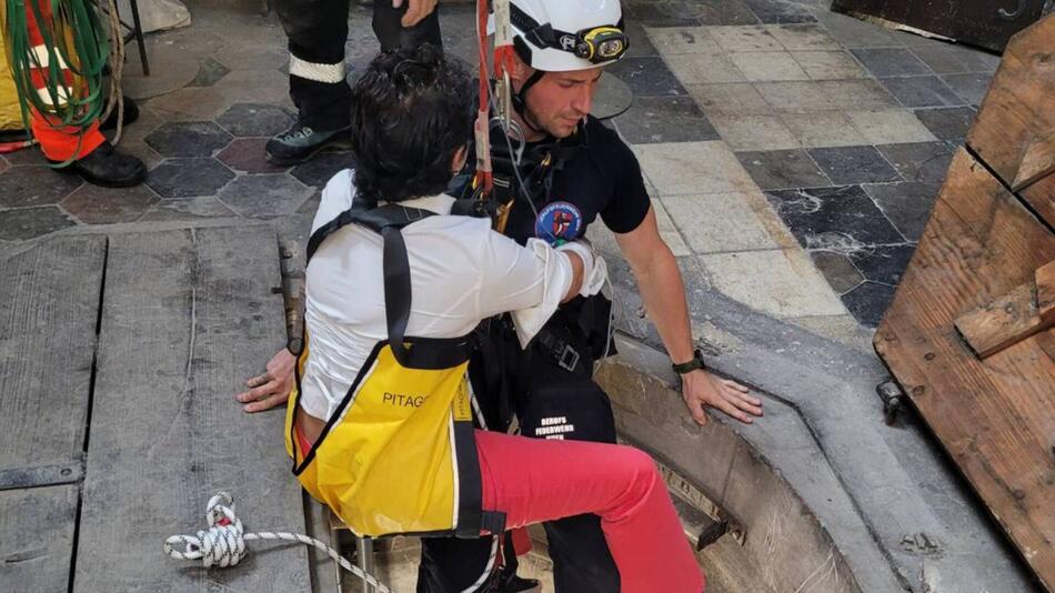 Die Frau wurde von der Feuerwehr durch Seiltechniker geborgen