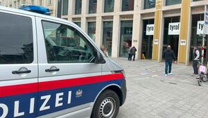 Auto der Polizei vor Signa-Komplex