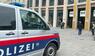 Auto der Polizei vor Signa-Komplex