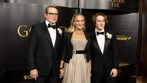 Sarah Jessica Parker posiert mit Ehemann Matthew Broderick und Sohn James Wilkie auf dem roten ...