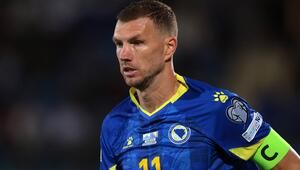 Der bosnische Nationalspieler Edin Dzeko schließt sich dem FC Schalke 04 an.