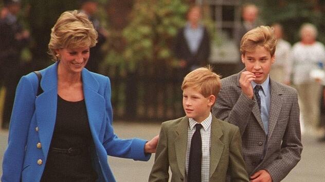 Prinzessin Diana mit Prinz Harry und Prinz William (v.l.n.r.) im Jahr 1995.