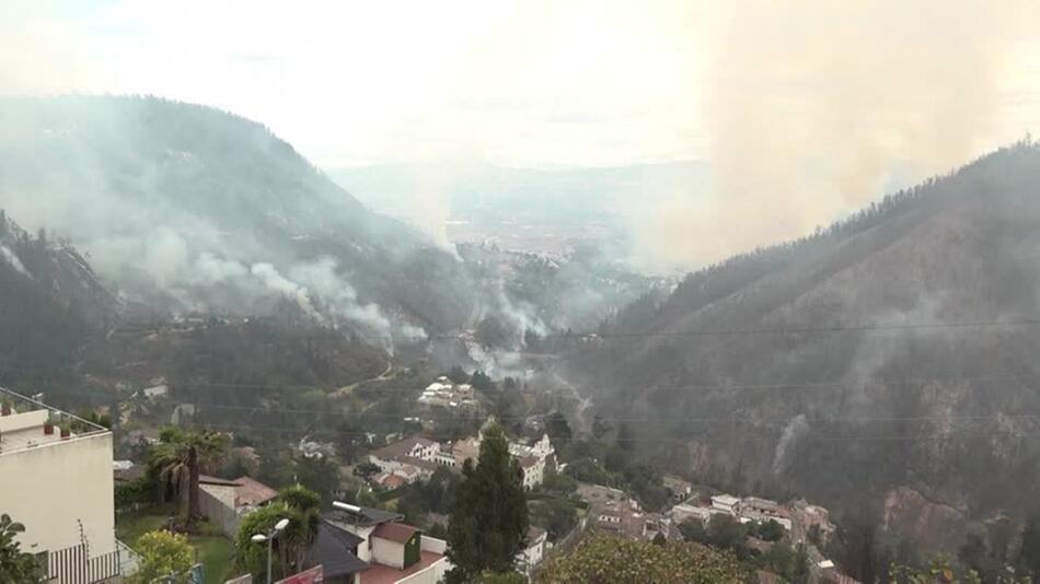 Heftige Waldbrände in Ecuadors Hauptstadt Quito