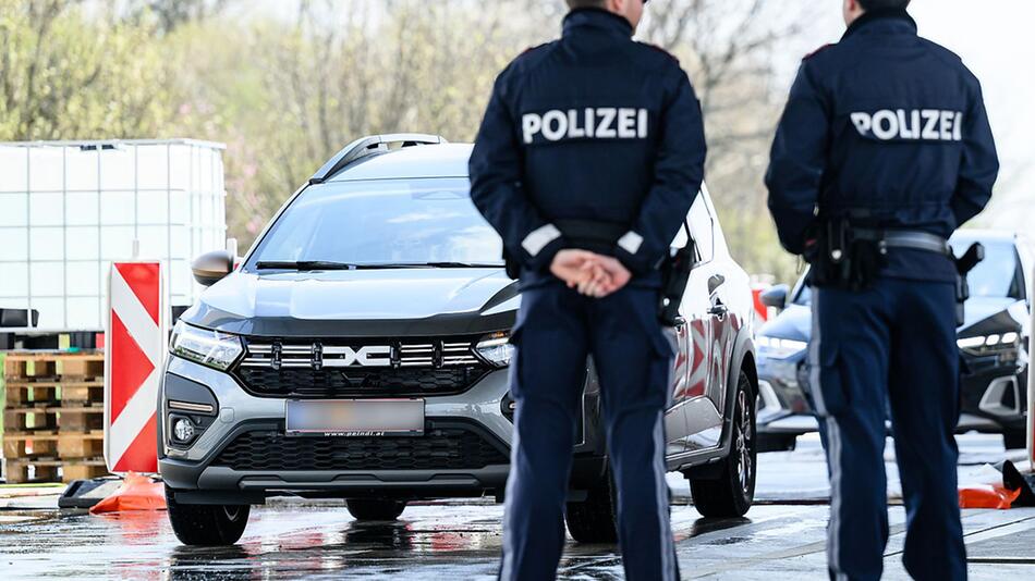 Grenzkontrollen voll angelaufen, bis zu 75 Minuten Stau