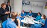 Schumann beim Besuch einer Pflegestation