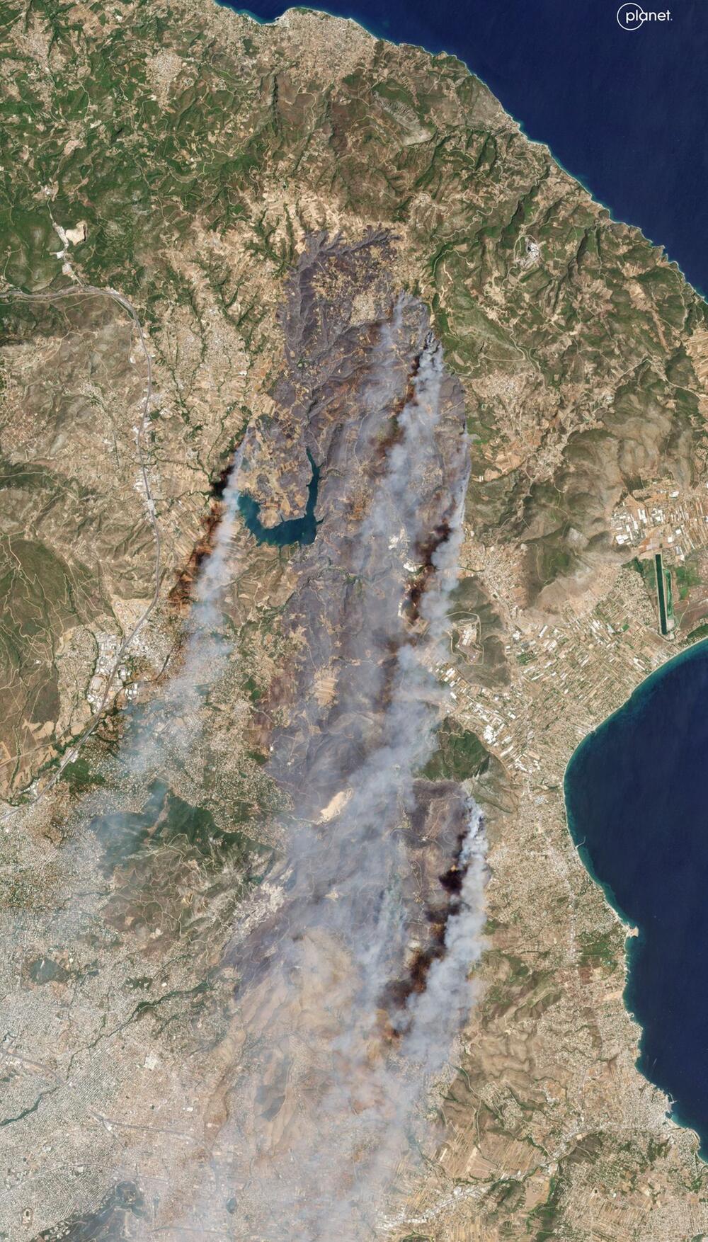 Brände nahe Athen - Satellitenaufnahme