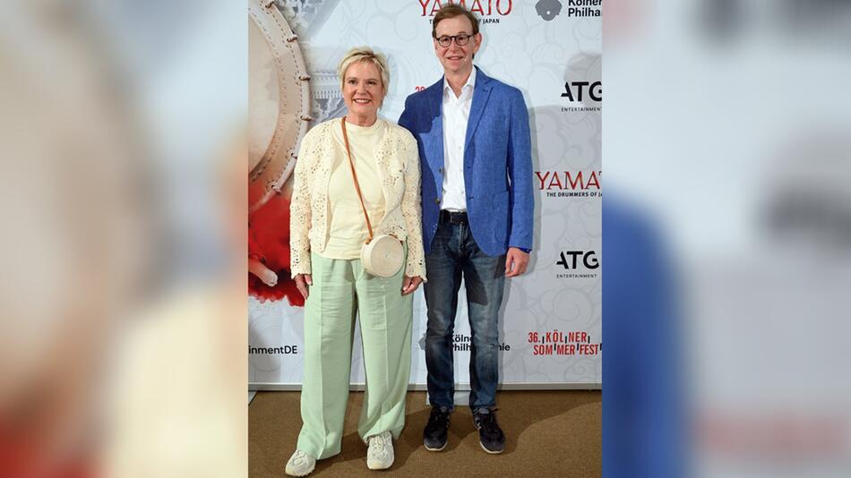Birgit Lechtermann und Ingo Kersting bei der Bühnenshow "YAMATO - The Drummers of Japan" im ...