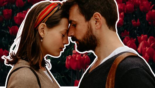 Frau und Mann, die traurig aneinander lehnen. 