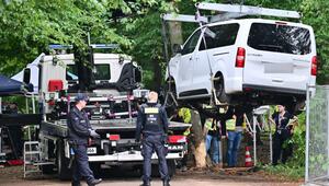 Auto fährt in Menschenmenge - CSD abgebrochen