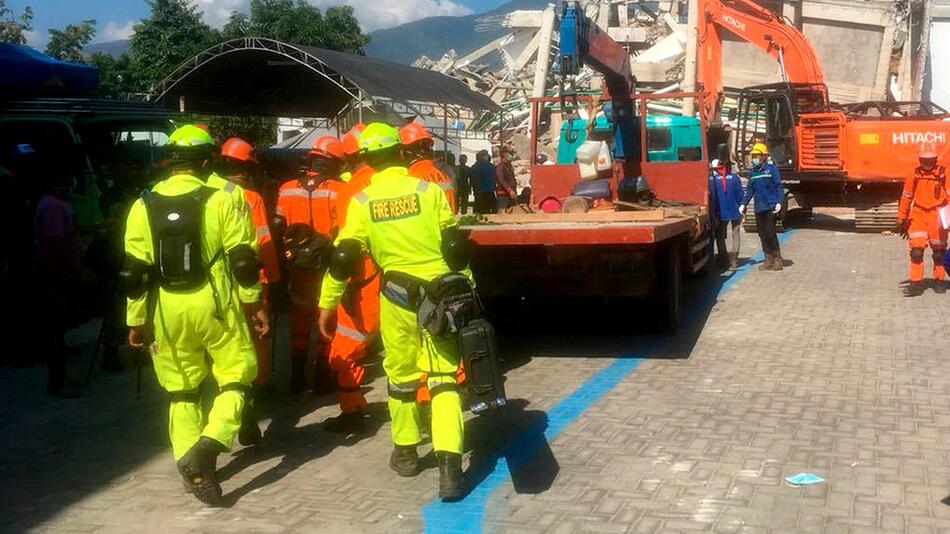 Nach dem Erdbeben und Tsunami in Indonesien