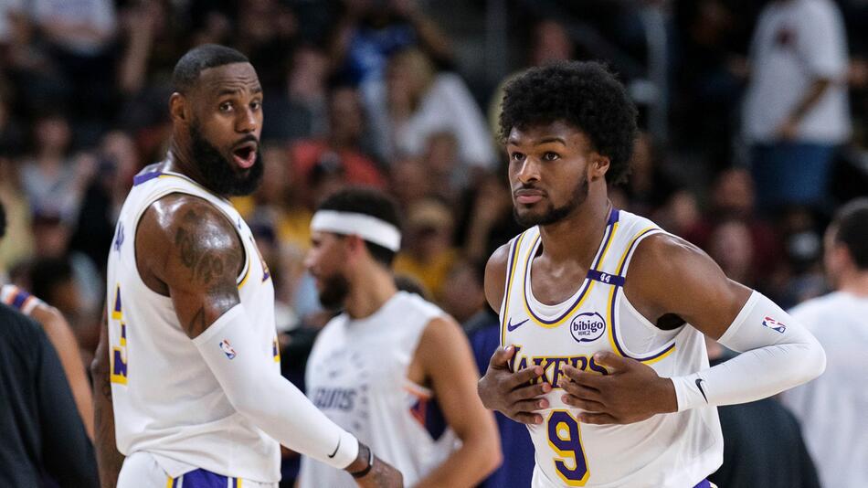 LeBron James und Bronny James gemeinsam im Einsatz für die Los Angeles Lakers