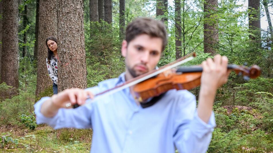 "Sturm der Liebe": Wird Maxi ihrem Herzen folgen und sich Henry zu erkennen geben?