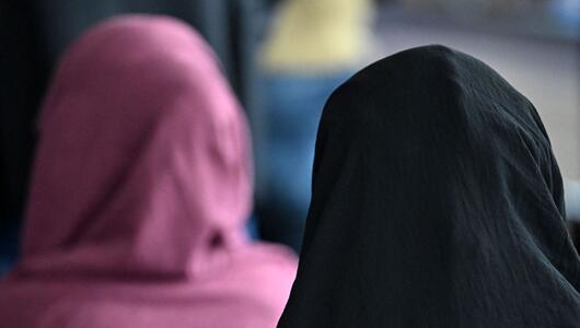 An Schulen wird das Kopftuch für Mädchen unter 14 ab Herbst verboten.